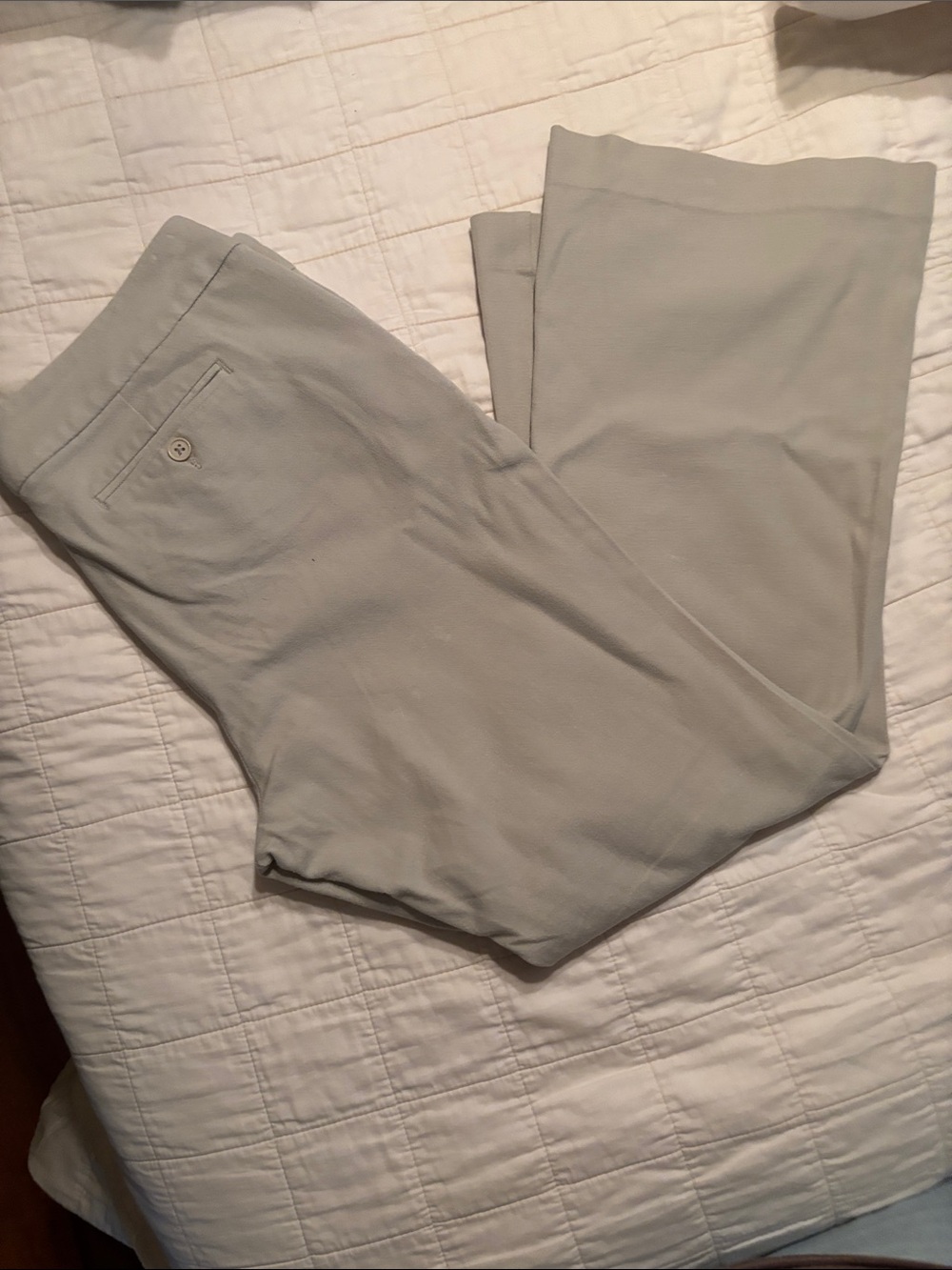 GAP Aubrey dress pant khakis with a flared leg light tan cream color w/strech